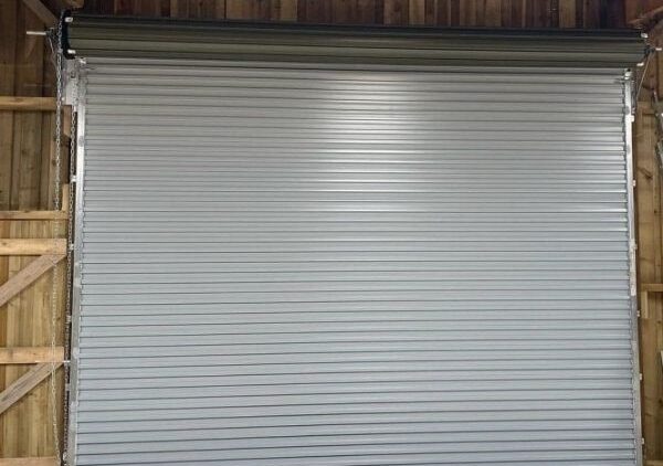 Ankara'da dayanıklı galvaniz çelikten üretilmiş manuel sac kepenk modeli, estetik ve güvenilir çözüm.